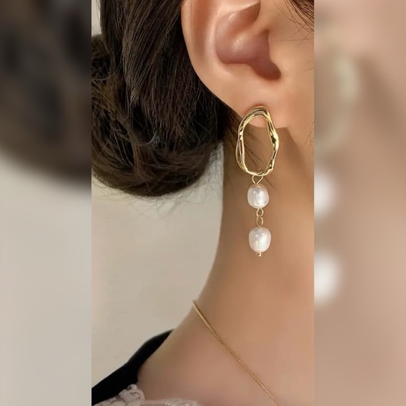 18K Plated Imitation Pearl Asymmetric Dangle Earrings Khaki or Pearl White - Picture 3 of 6